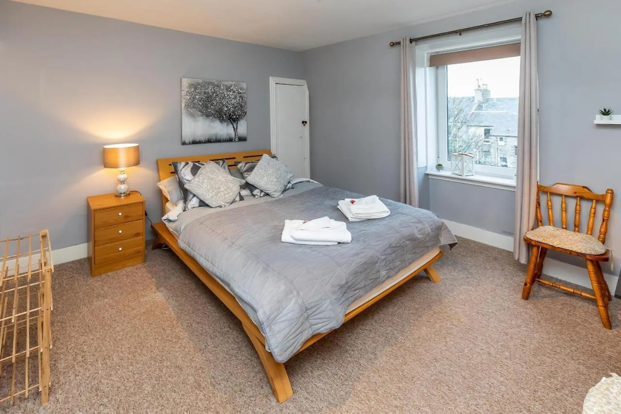 Modern Aberdeen City Apartment Free Parking