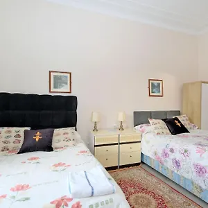 Grand Mansion 9 Beds Sleeps 17 Parking - Groups Holiday home