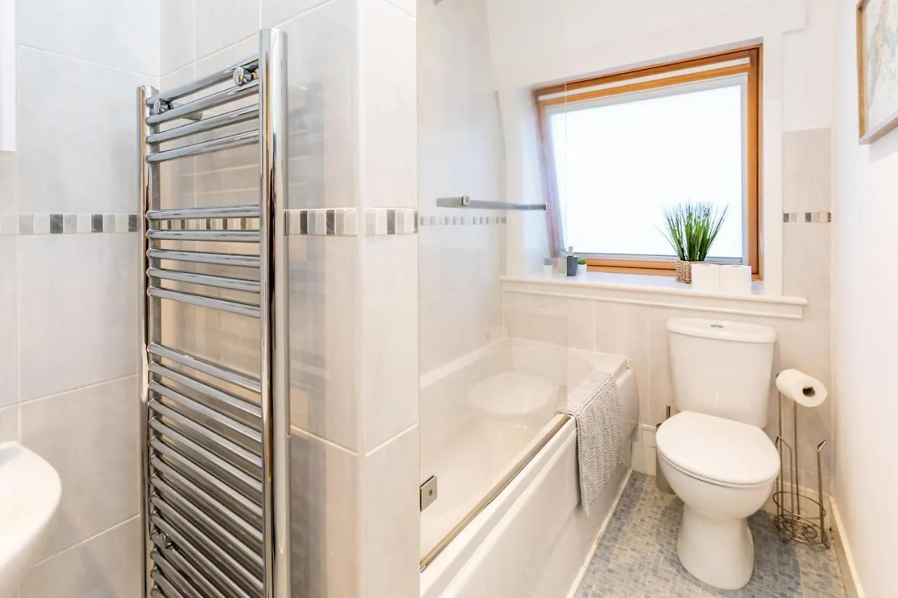 Modern Aberdeen City Apartment Free Parking