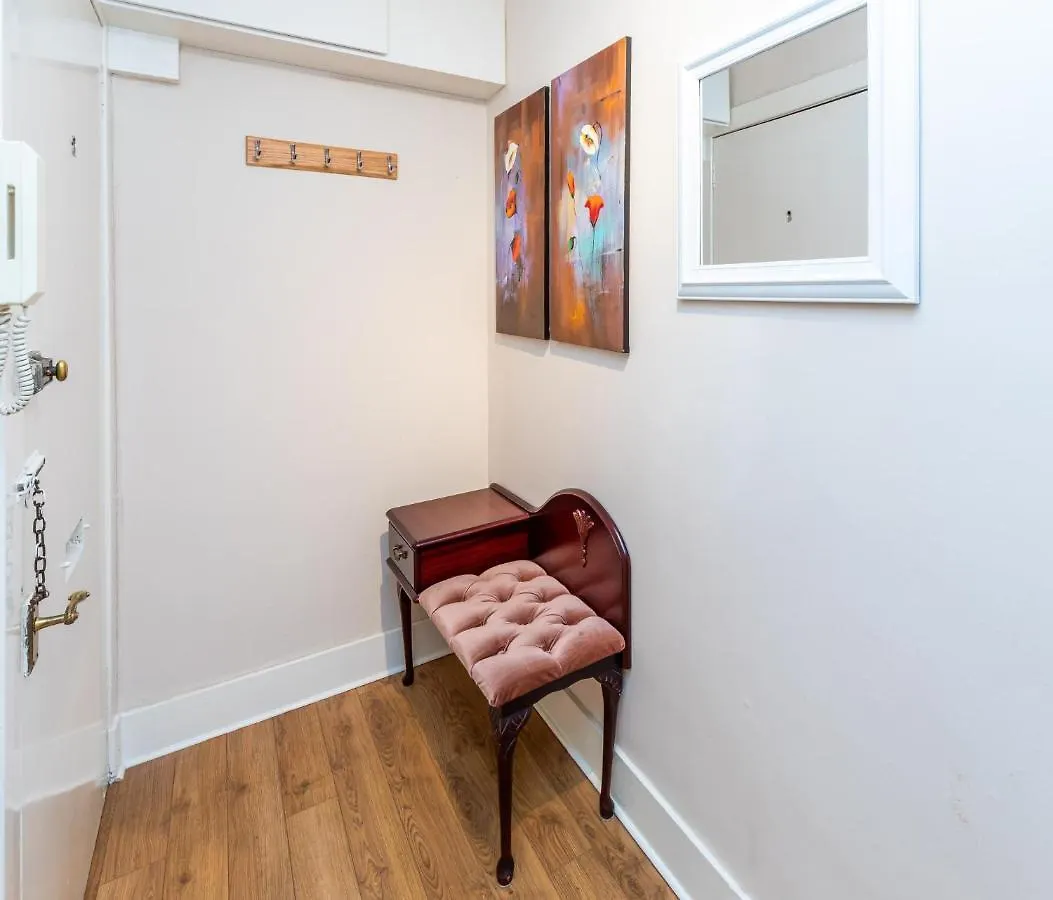 Modern Aberdeen City Apartment Free Parking