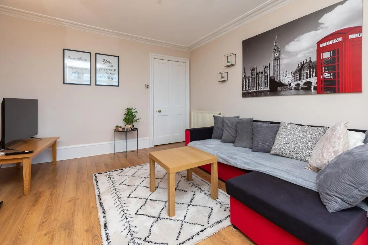 Modern Aberdeen City Apartment Free Parking