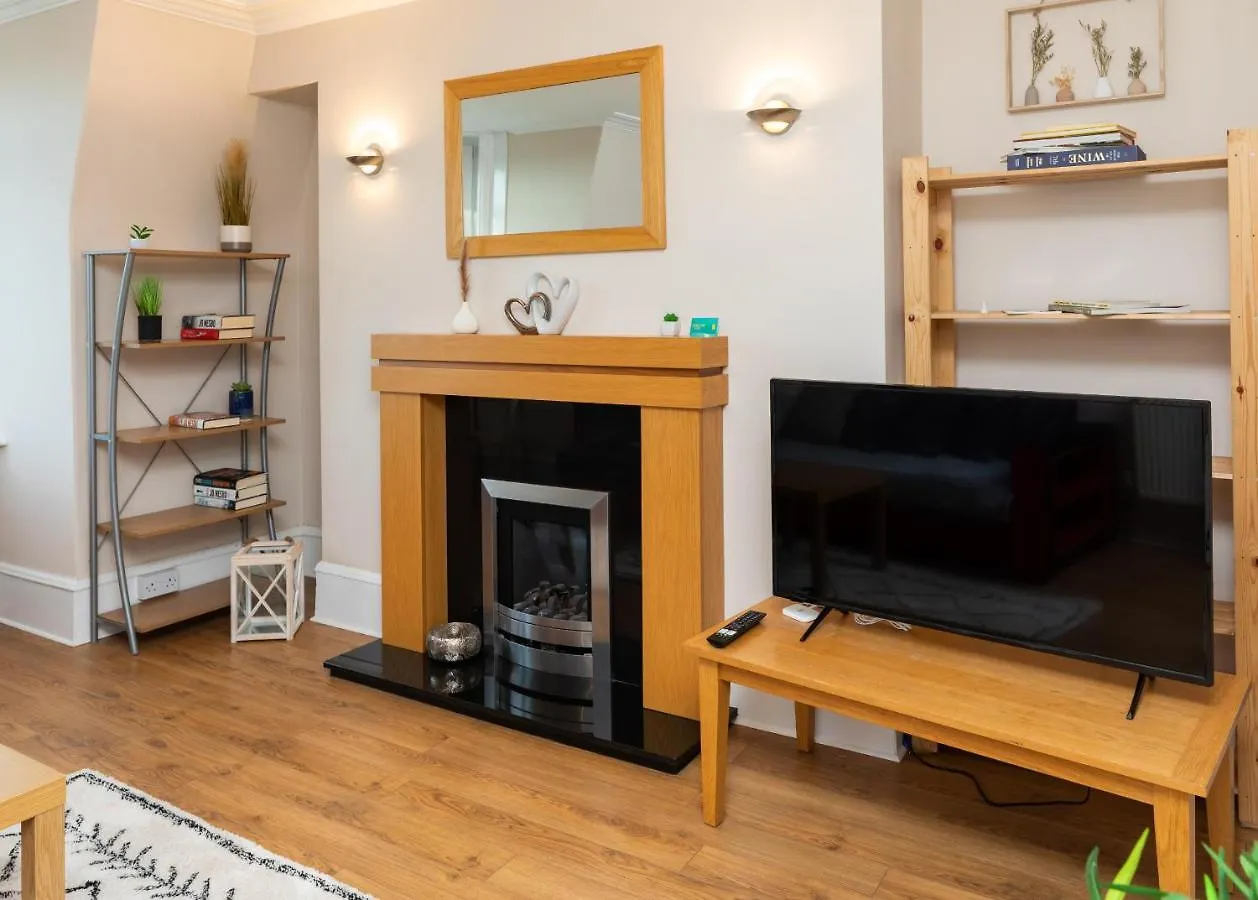 Modern Aberdeen City Apartment Free Parking