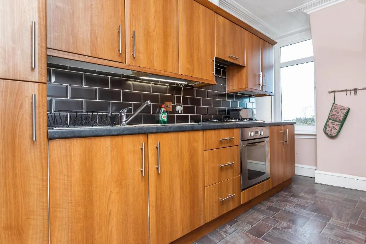 Modern Aberdeen City Apartment Free Parking